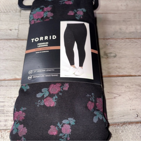 Torrid  Full Length Signature Waist Premium Leggings Sydney Floral Black 4X - Picture 4 of 14